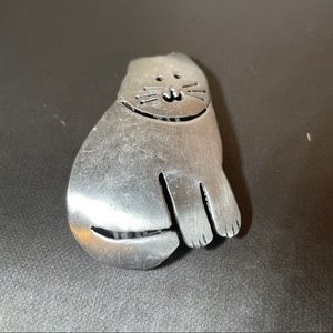 Vintage Fashion Silver Feline Cat Kitten Brooch